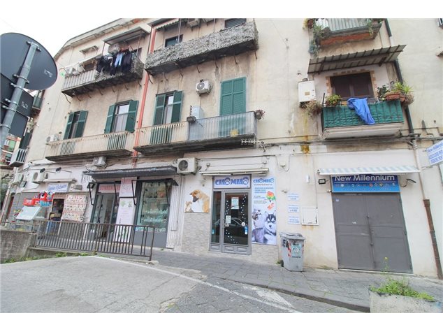 Napoli: Negozio in Affitto, Via Ss. Giovanni E Paolo, 0