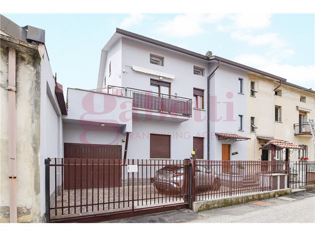 Casa Indipendente in Via G. Matteotti , 26, Cabiate (CO)
