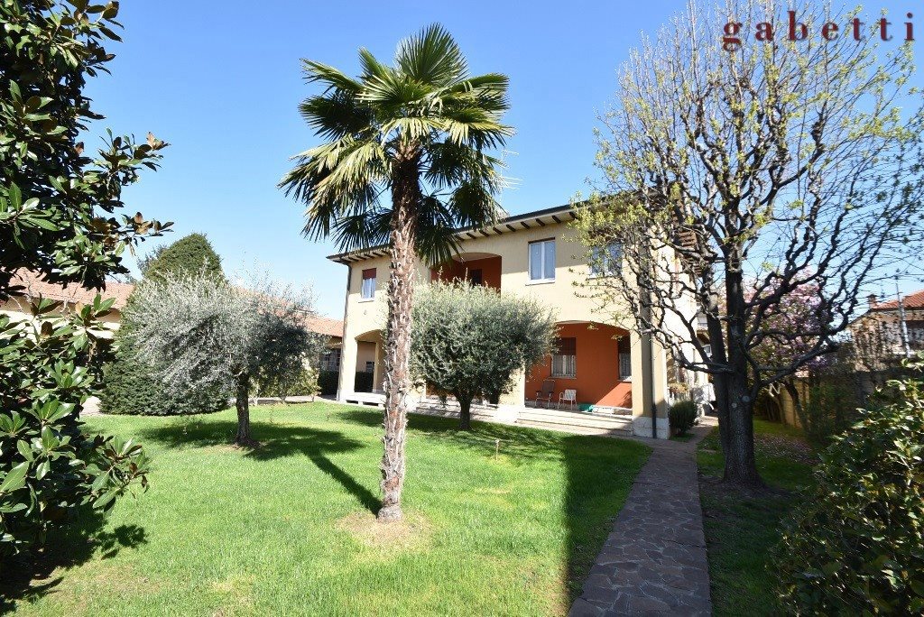 Villa in Via Verdi , 141, Corbetta (MI)