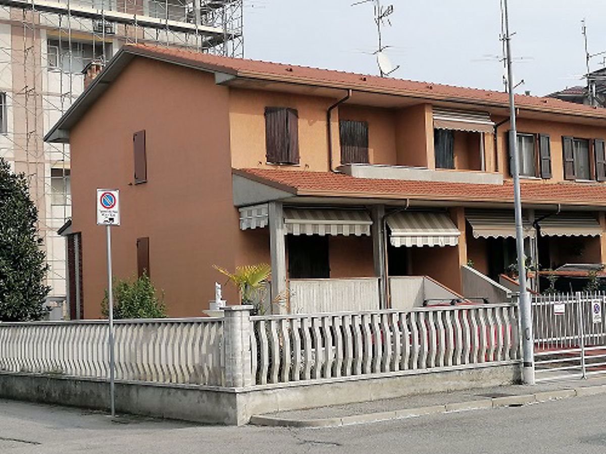 Villa a schiera in Via Foscolo, 38, Rivolta d'Adda (CR)