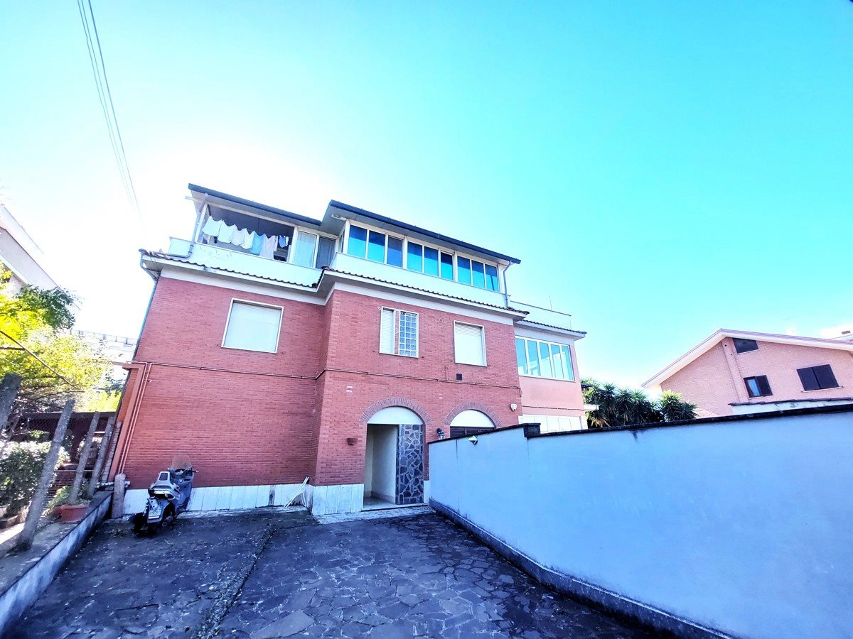 Appartamento in Via Luigi Einaudi, 33, Marino (RM)