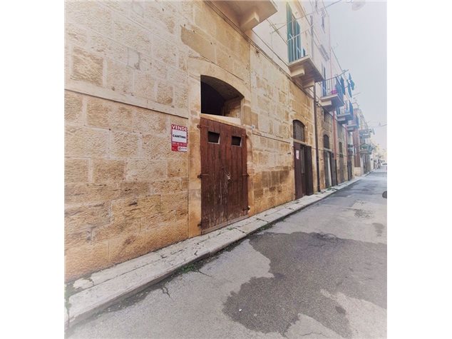 Ruvo di Puglia: Cantina in Vendita,