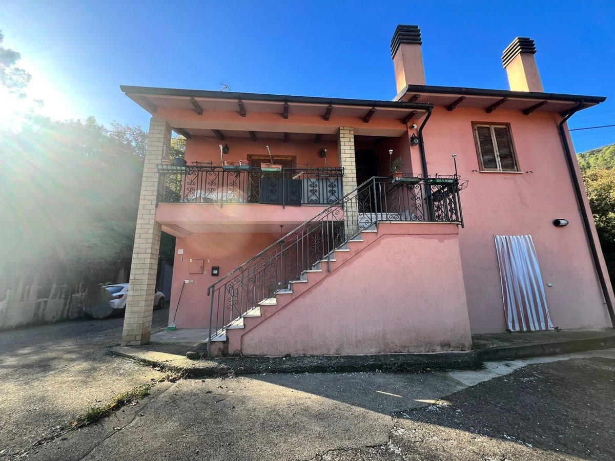 Villa bifamiliare in Località Molinaccio , Spoleto (PG)