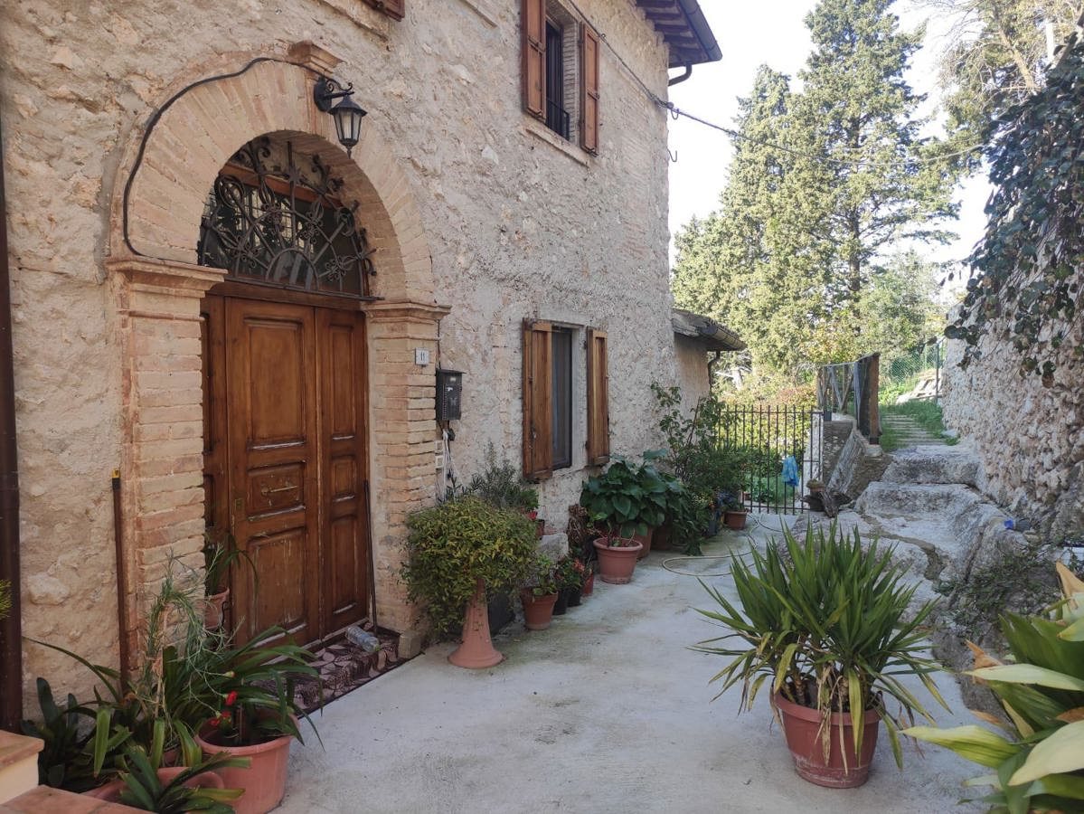 Villa a schiera in Via Del Castello , Campello sul Clitunno (PG)
