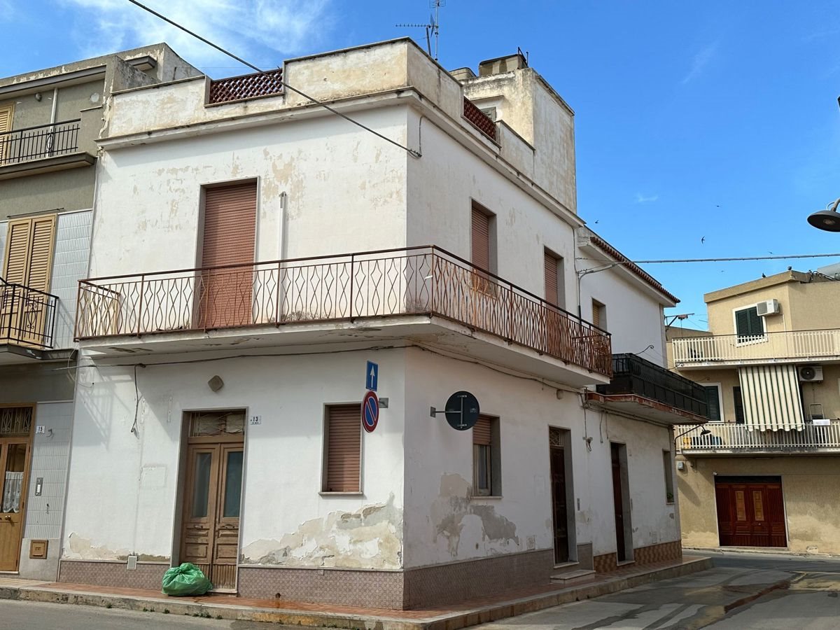 Casa Indipendente in Via Maroncelli, 4, Avola (SR)
