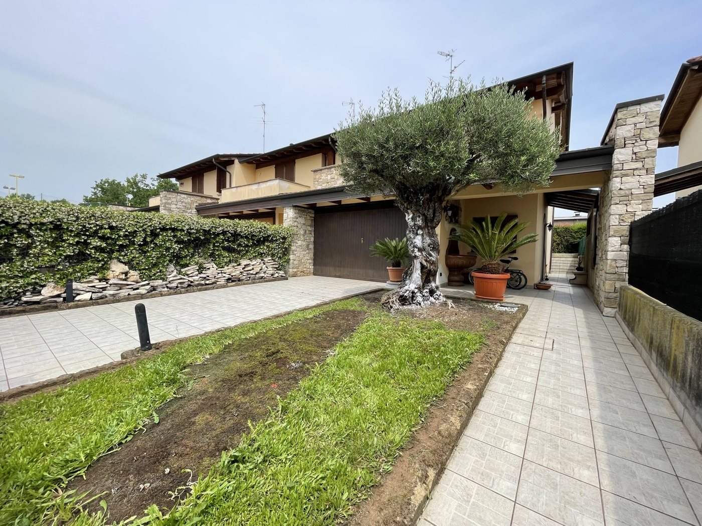 Villa bifamiliare in Via Aldo Moro, 49, Castelcovati (BS)