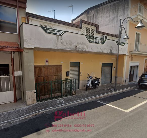Casa Indipendente in Via Vittorio Veneto , Camigliano (CE)