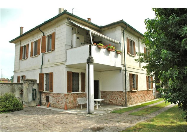 Villa bifamiliare in Via Roma, 27, Villanterio (PV)