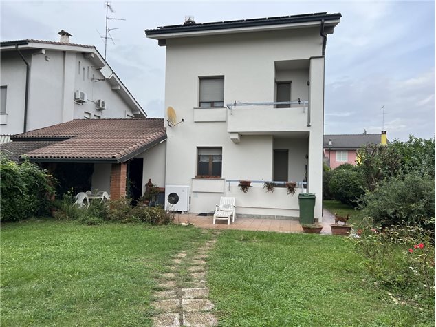 Villa in Via Fermi, 13/A, Castello d'Agogna (PV)
