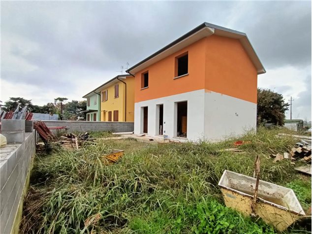 Villa in Via Della Bissolina, Snc, Pieve d'Olmi (CR)