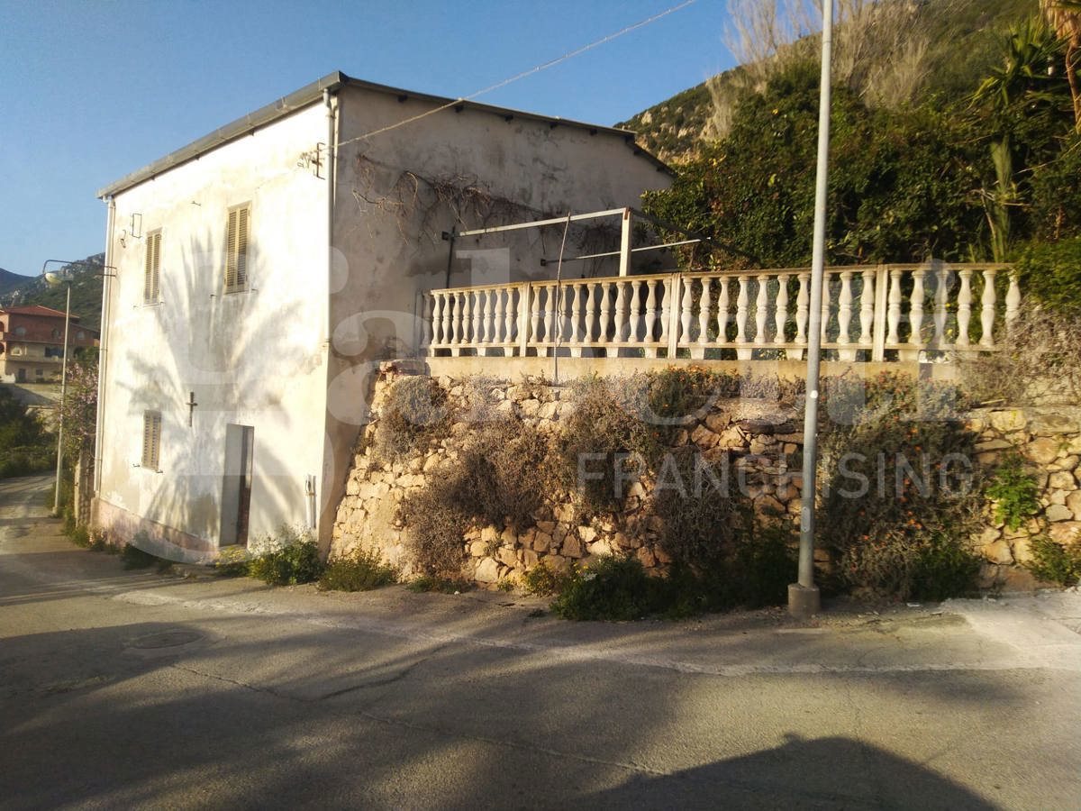 Casa Indipendente in Via Santa Margherita , 34, Iglesias (SU)