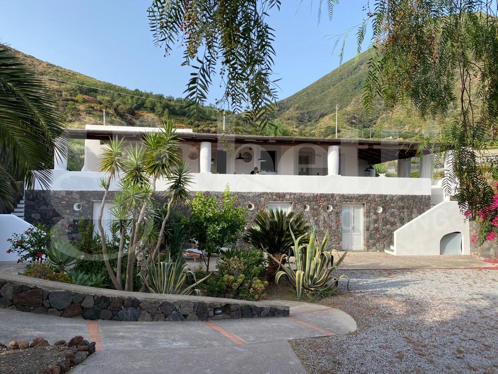 Villa in Via Cavour, 2, Malfa (ME)