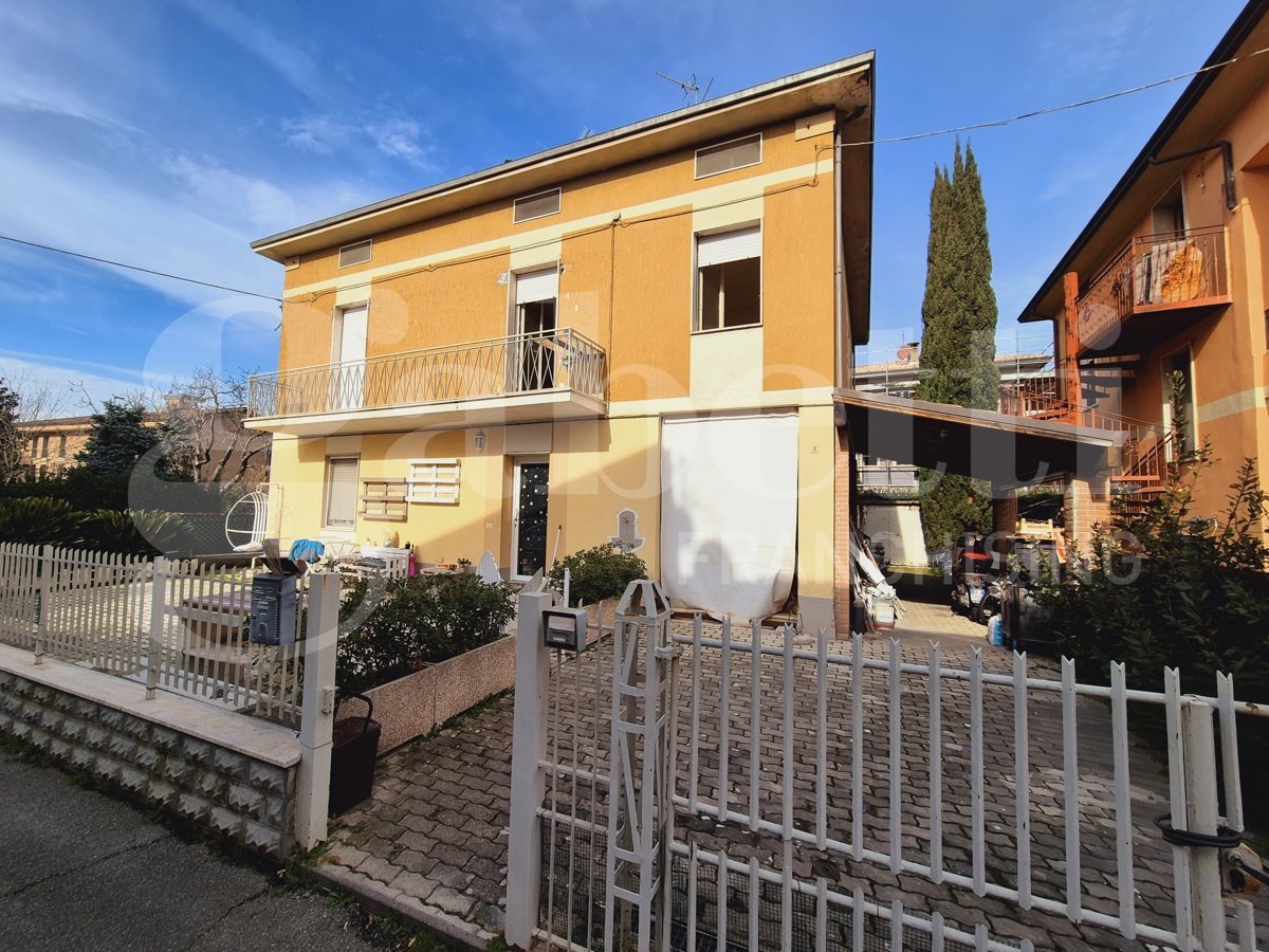 Casa Indipendente in Via Enrico Mattei, 1, Assisi (PG)