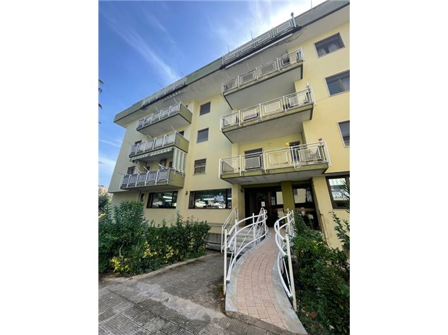 Appartamento in Via Valsecchi, Battipaglia (SA)