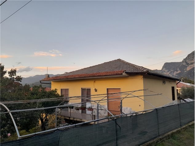 Casa Indipendente in Località Monte Di Eboli, Eboli (SA)