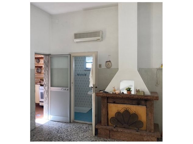 Brindisi: Appartamento in , Via Delfino, 24