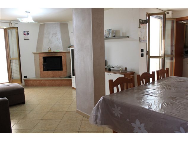Canosa di Puglia: Casa Indipendente in , Via Lecce, 87