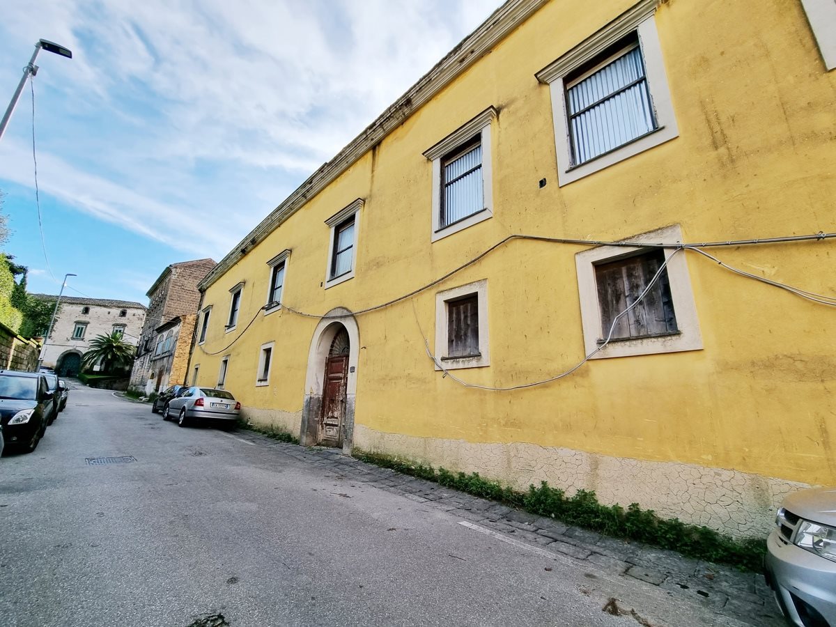 Casa Indipendente in Via Montanaro , 28, Caserta (CE)