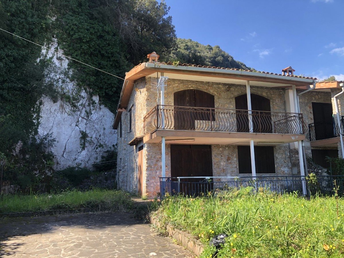 Villa bifamiliare in Contrada Occhiani, San Giovanni a Piro (SA)