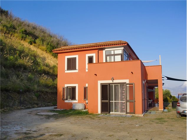 Casa Indipendente in Contrada Valle Di Natale, San Giovanni a Piro (SA)