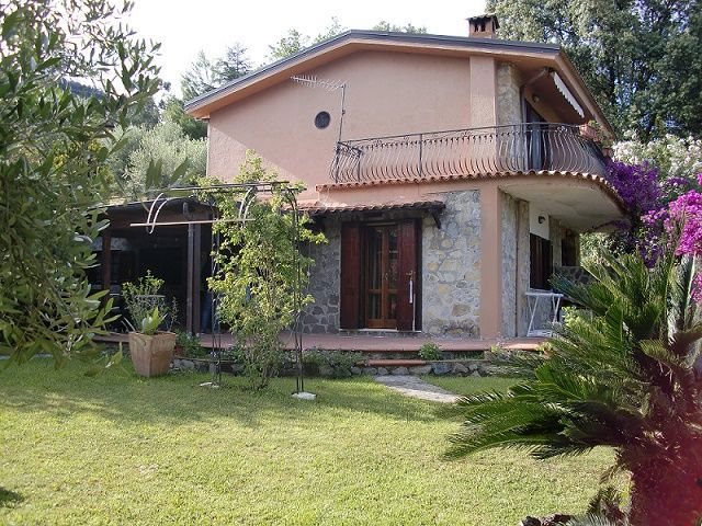 Villa bifamiliare in Contrada Giuliano, San Giovanni a Piro (SA)