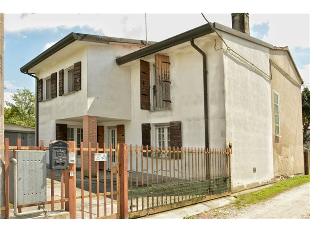 Casa Indipendente in Adria Via Chieppara, 59, Adria (RO)