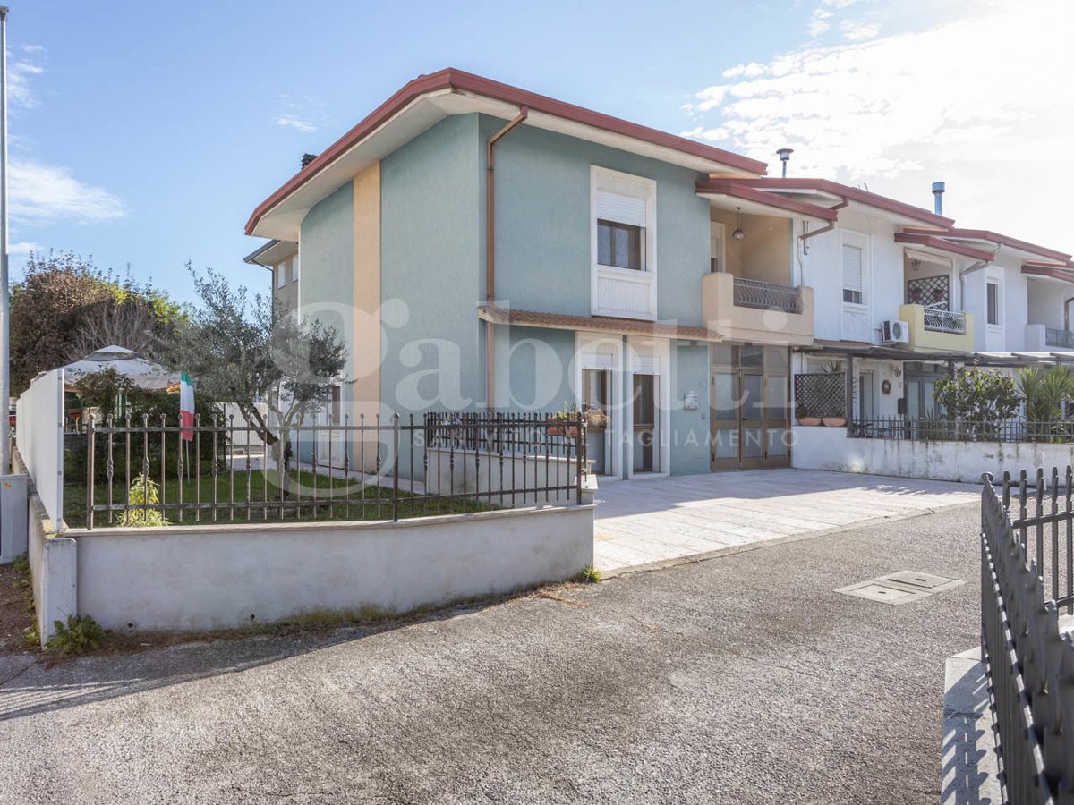 Villa a schiera in Via Cesare Battisti, 11, San Vito al Tagliamento (PN)