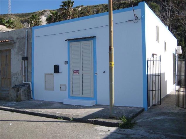 Casa Indipendente in Via Mazzini (Localita' Acquacalda, 29, Lipari (ME)